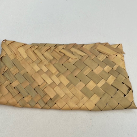 Bali Handmade Straw Bundle Of Bags - Picture 13 of 16